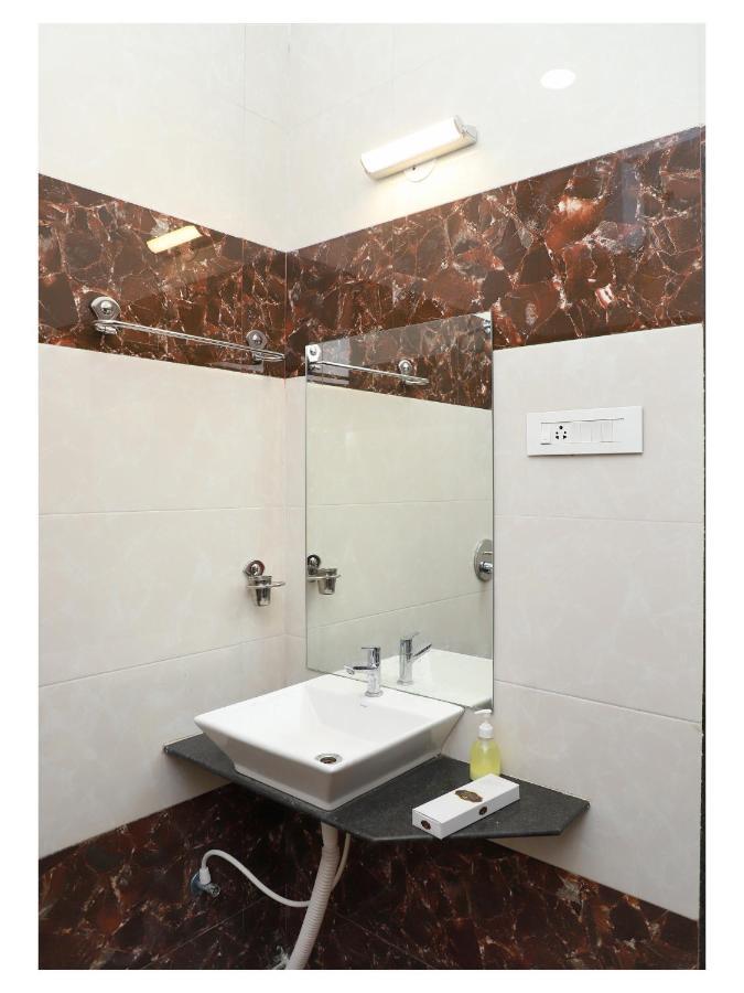 Hotel Opal Plaza Executive Waluj Buzurg Экстерьер фото